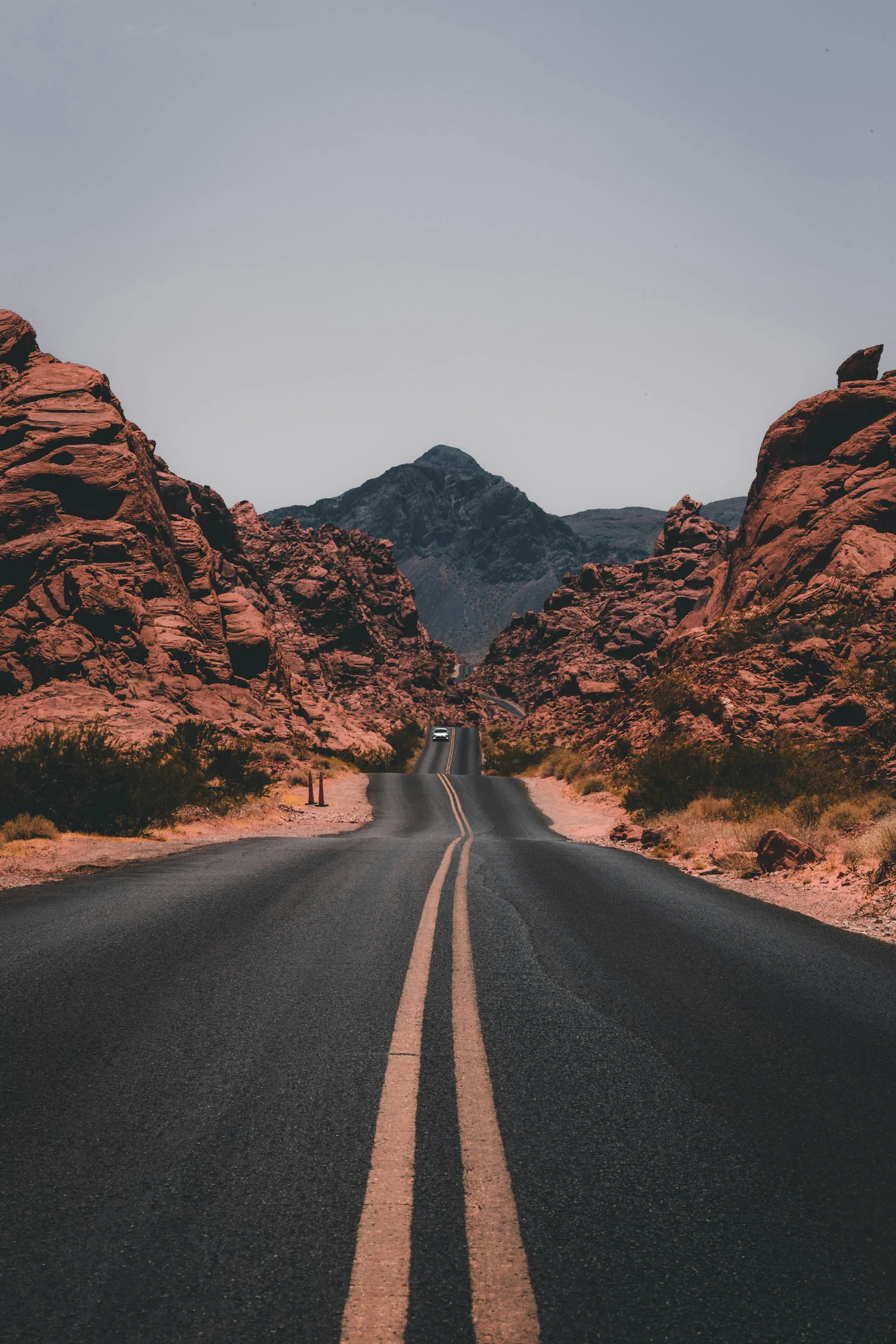 Straße durch rote Felsen im Valley of Fire