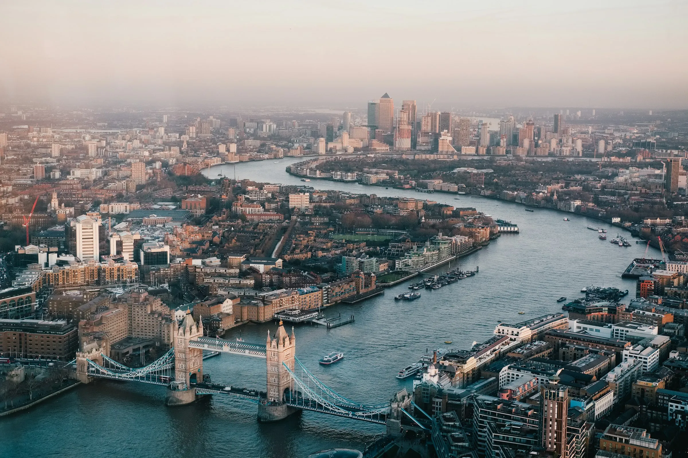 Luftaufnahme von London mit der Themse